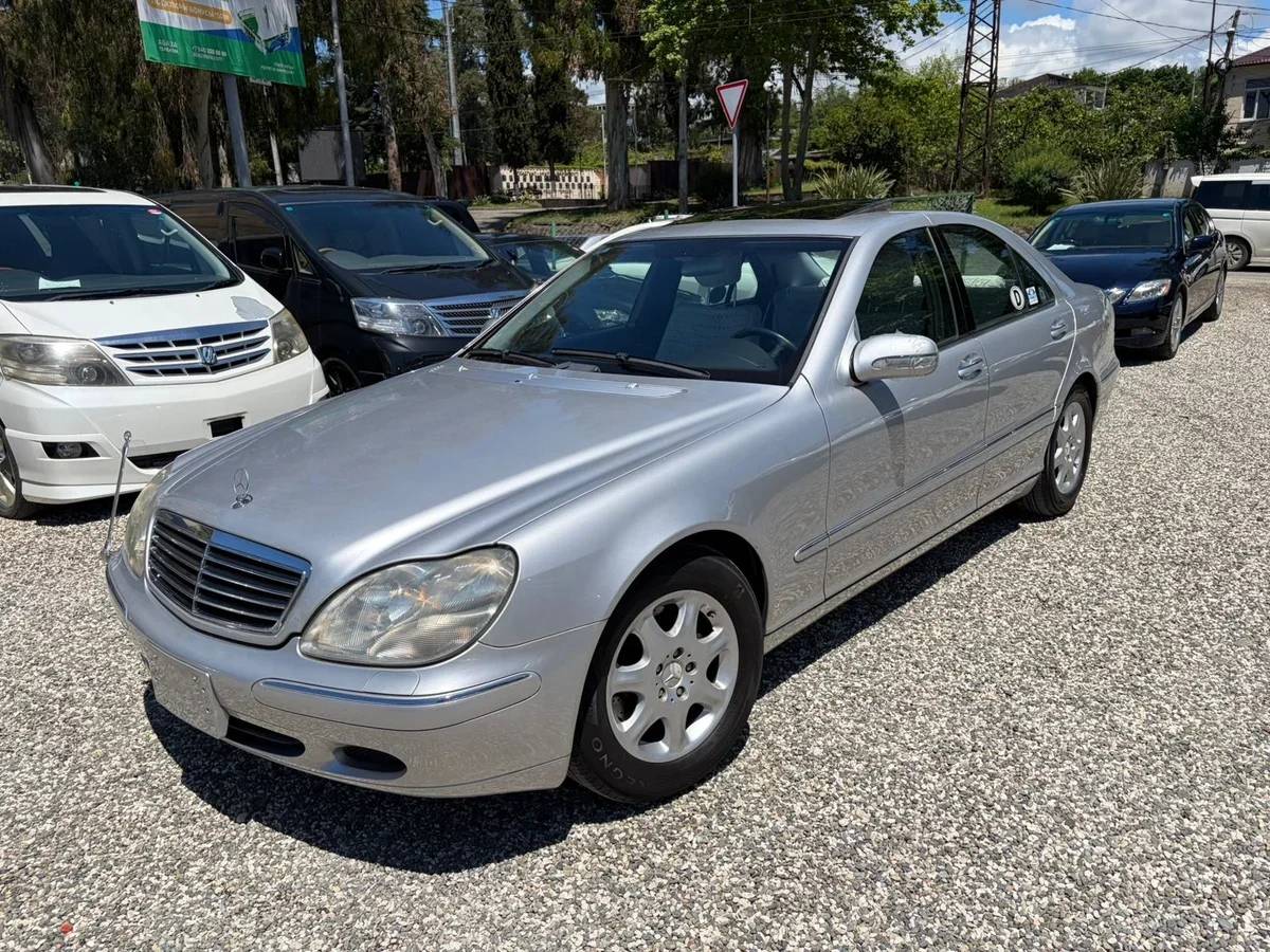 Mercedes-Benz S-class серебристый металлик седан — 1