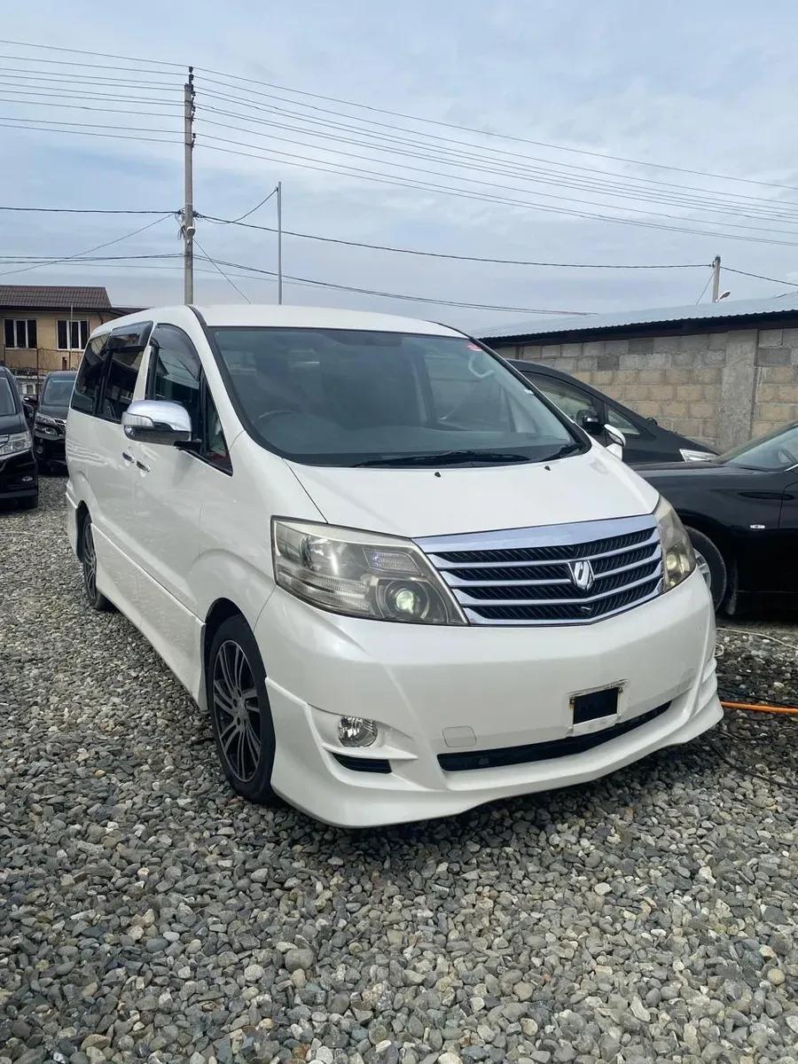 Toyota Alphard — фото 1