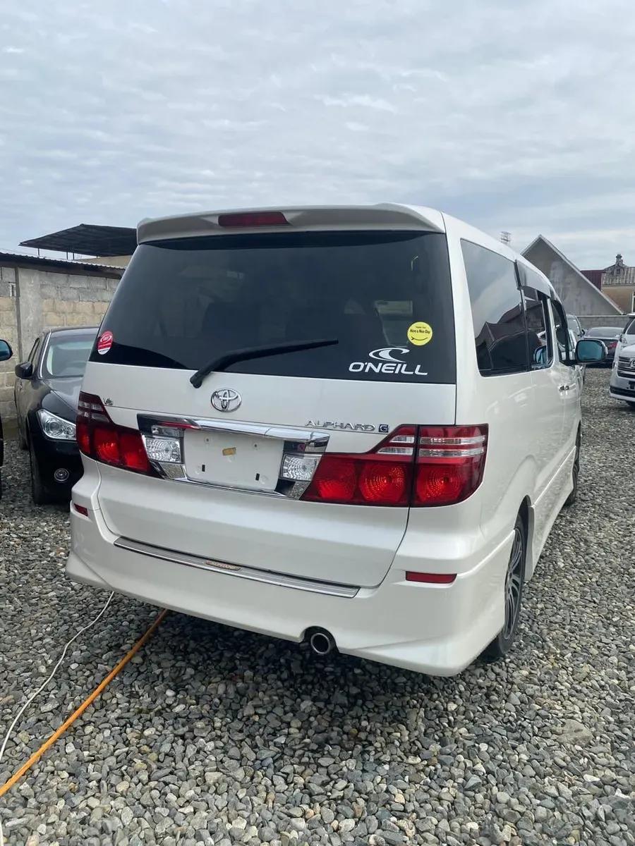 Toyota Alphard — фото 3