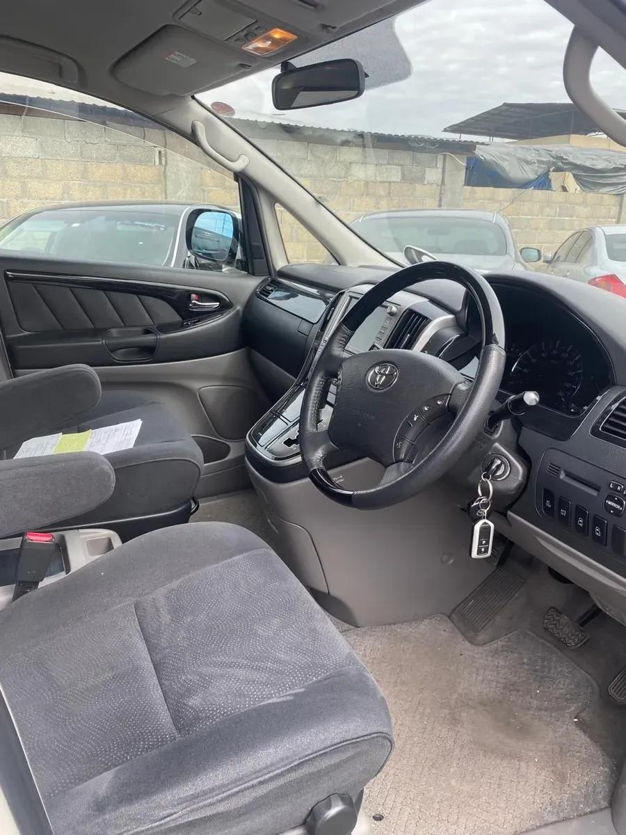 Toyota Alphard — фото 4