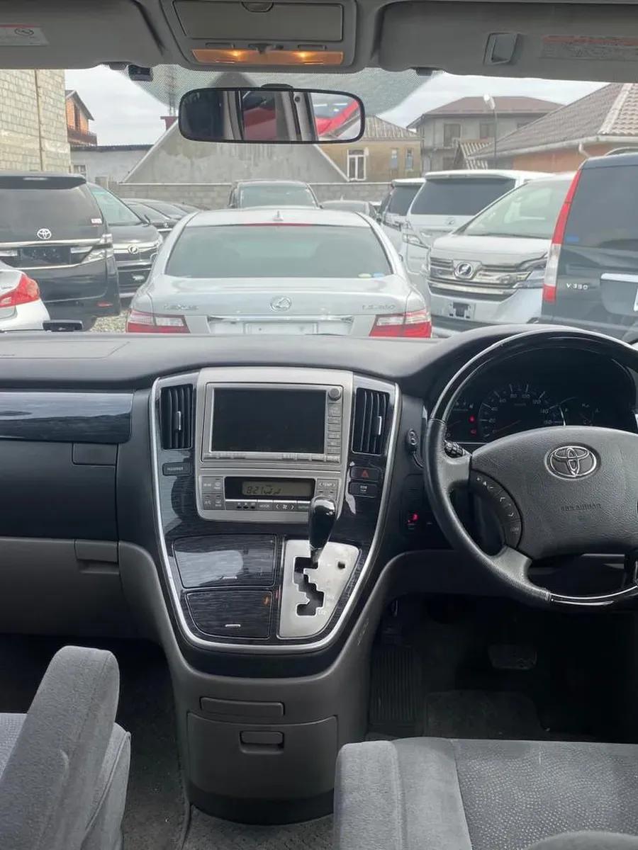 Toyota Alphard — фото 6