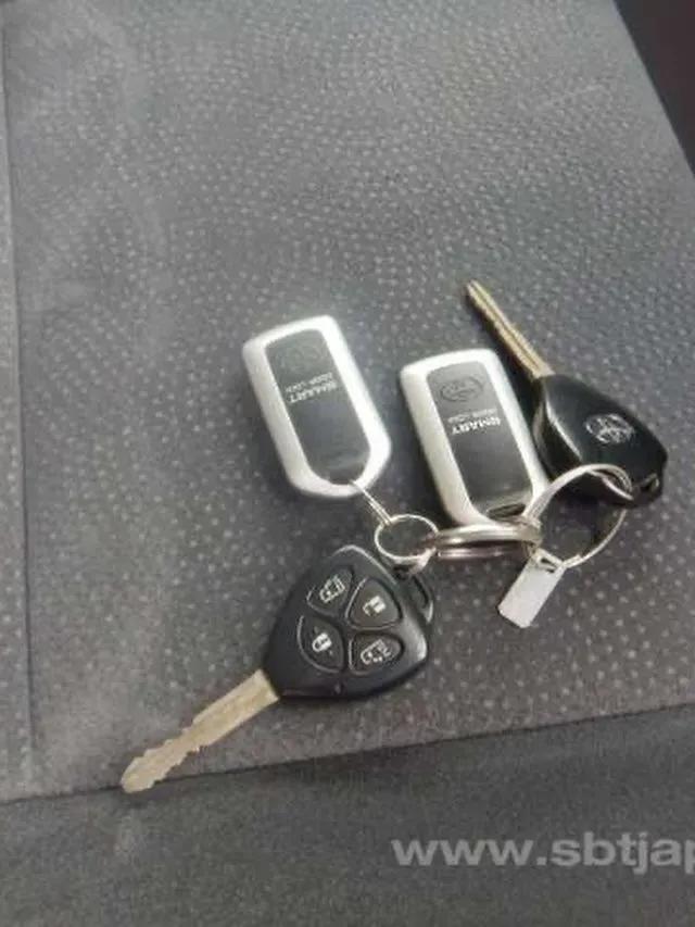 Toyota Alphard — фото 9