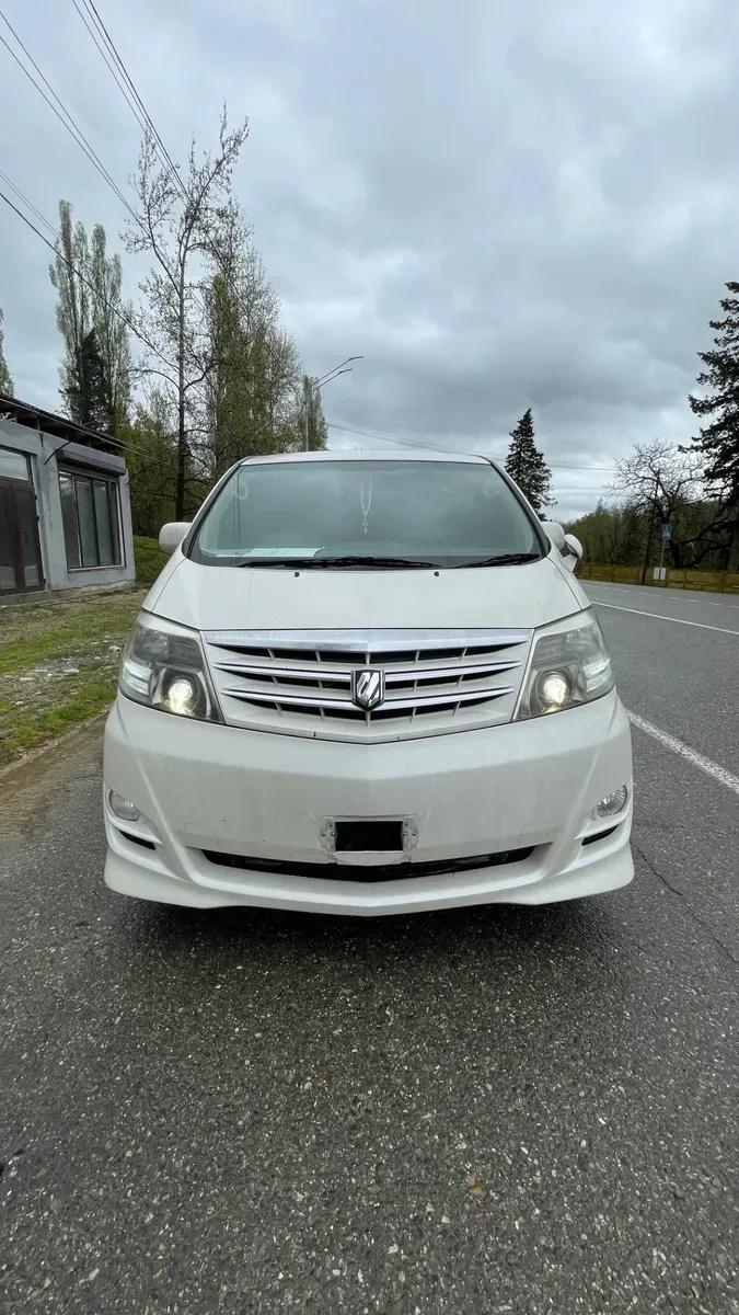 Toyota Alphard — фото 1