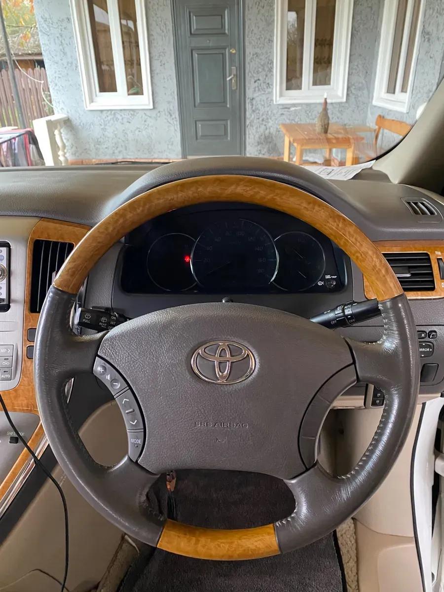 Toyota Alphard — фото 9