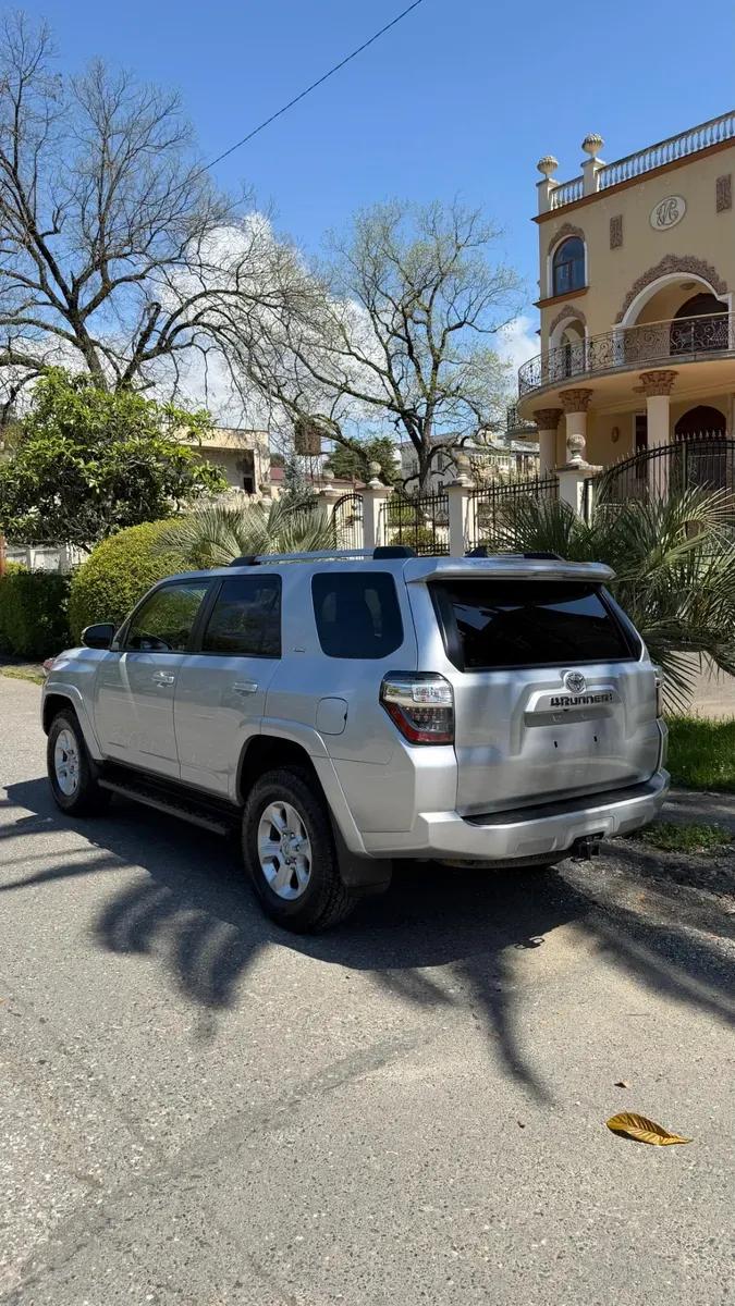 Toyota 4Runner — фото 5