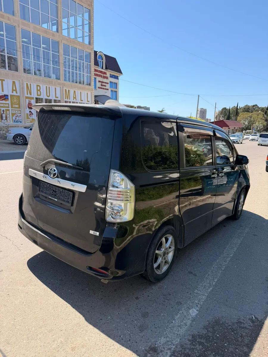 Toyota noah — фото 1
