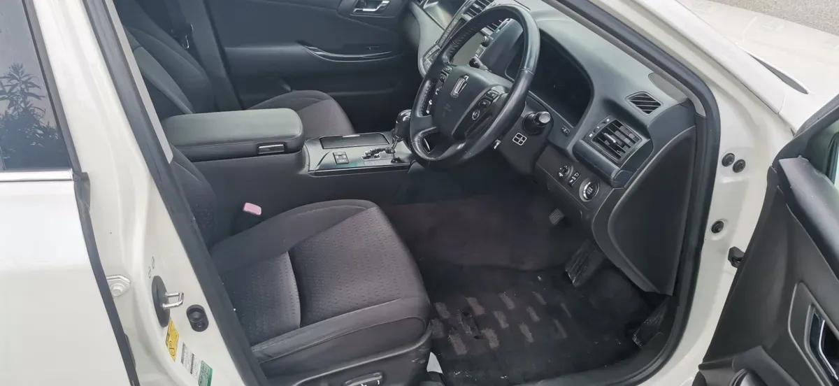 Toyota crown — фото 1