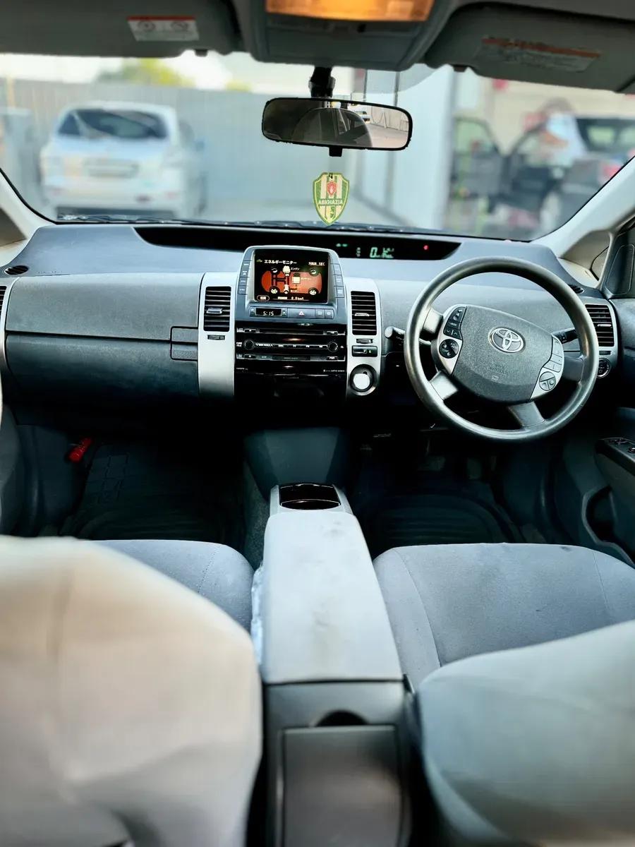 Продаю Toyota Prius — фото 3