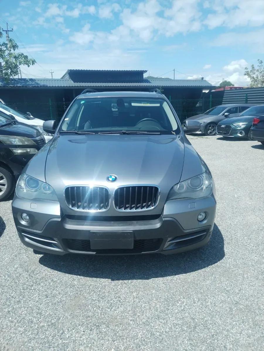BMW X5 мокрый асфальт