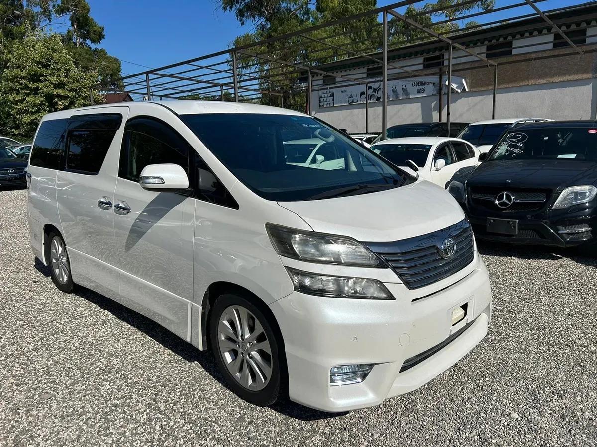 Toyota Vellfire — фото 1