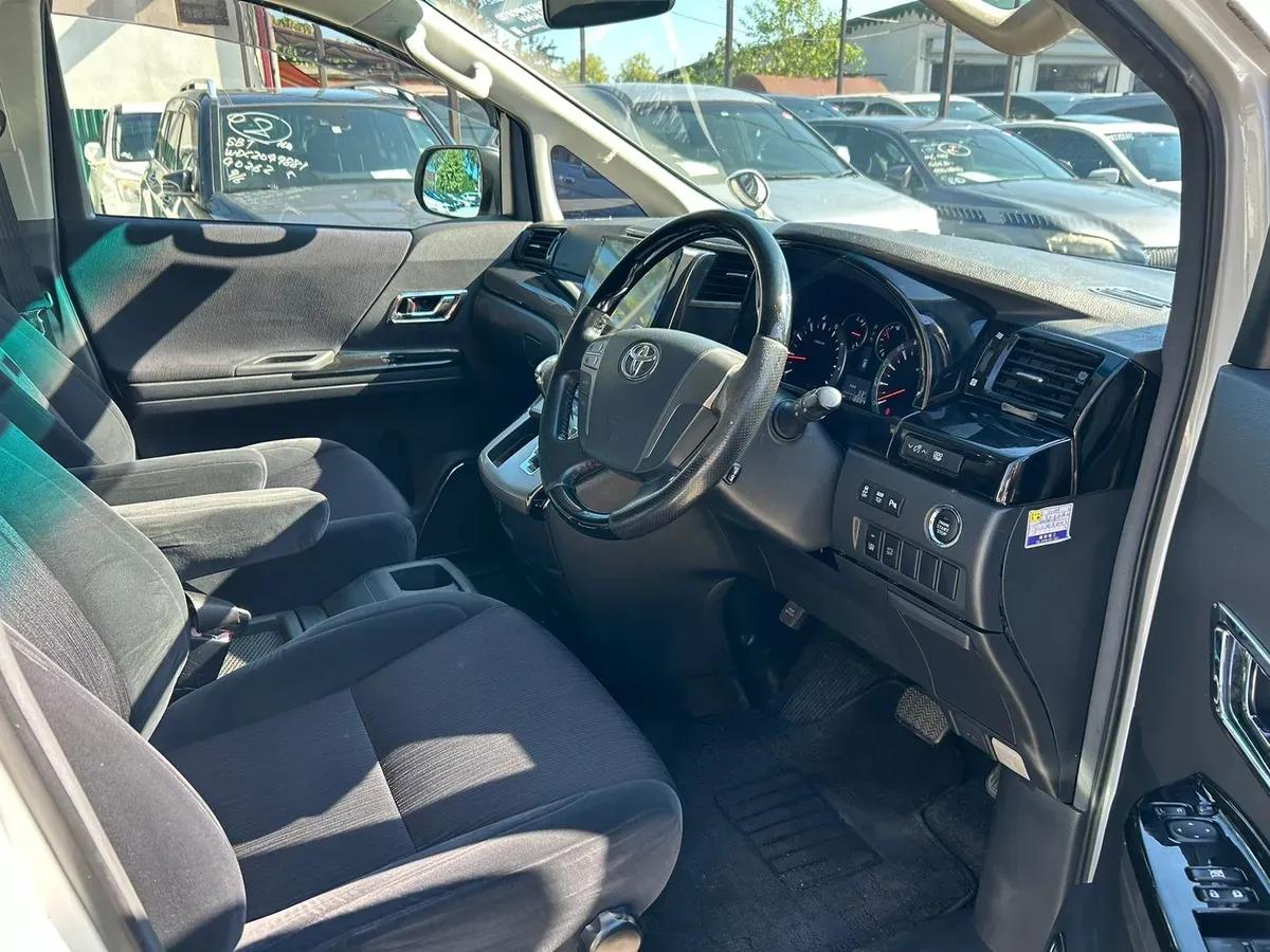 Toyota Vellfire — фото 8