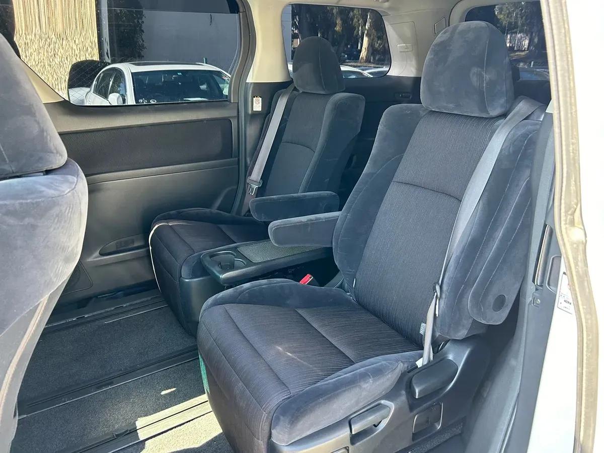 Toyota Vellfire — фото 9
