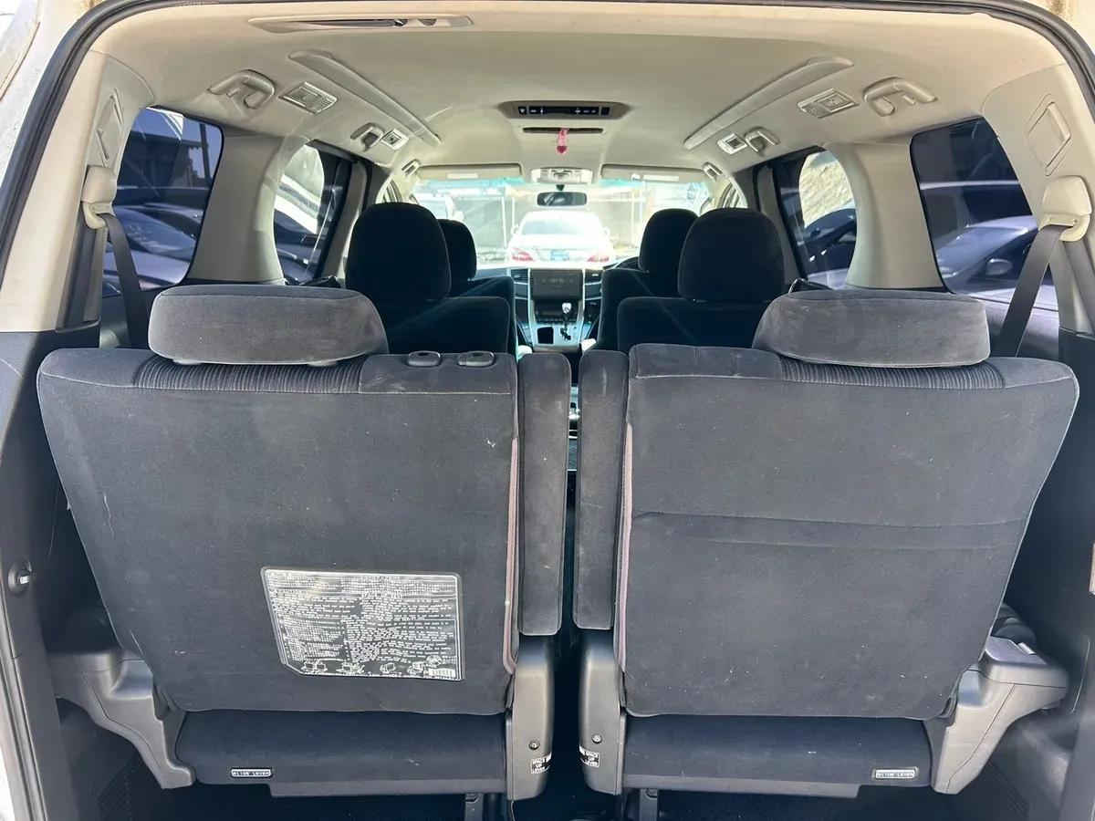 Toyota Vellfire — фото 10
