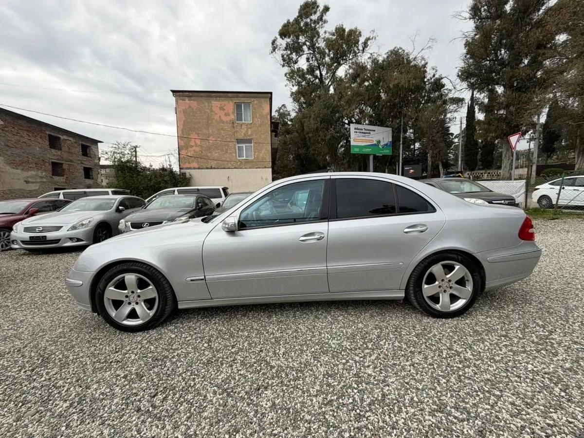 Mercedes-Benz E-class серебристый металлик — фото 3