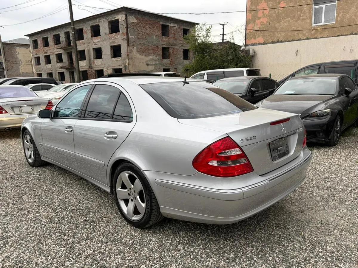 Mercedes-Benz E-class серебристый металлик — фото 6