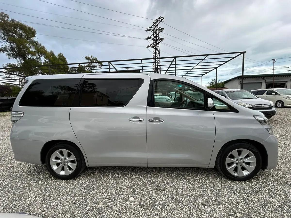 Toyota Vellfire серебристый металлик — фото 5