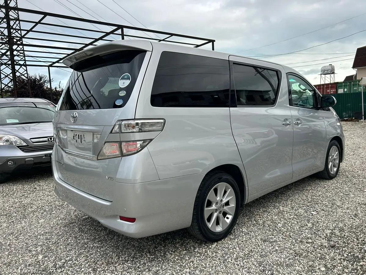 Toyota Vellfire серебристый металлик — фото 6