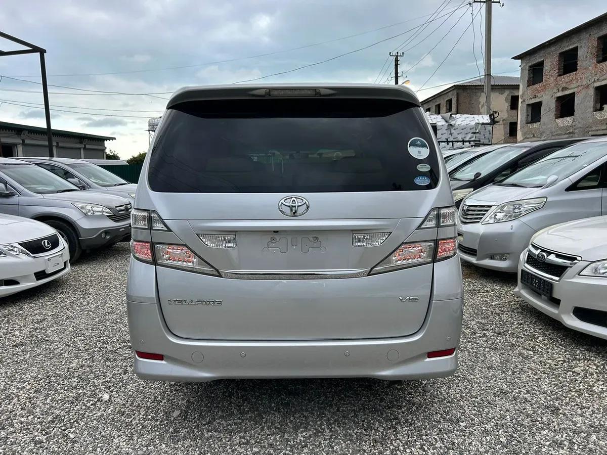 Toyota Vellfire серебристый металлик — фото 7