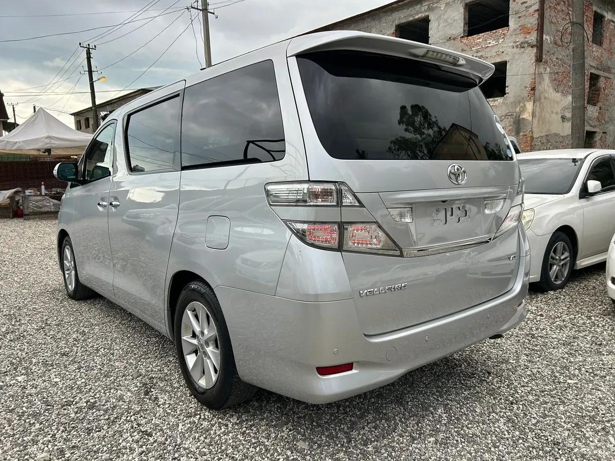 Toyota Vellfire серебристый металлик — фото 8