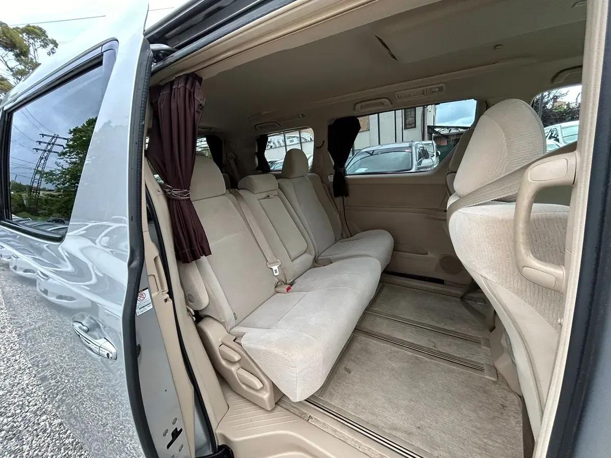 Toyota Vellfire серебристый металлик — фото 10