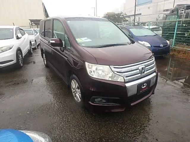 Honda Stepwgn вишневый — фото 3