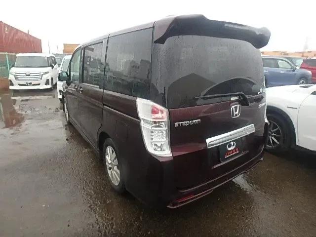 Honda Stepwgn вишневый — фото 4