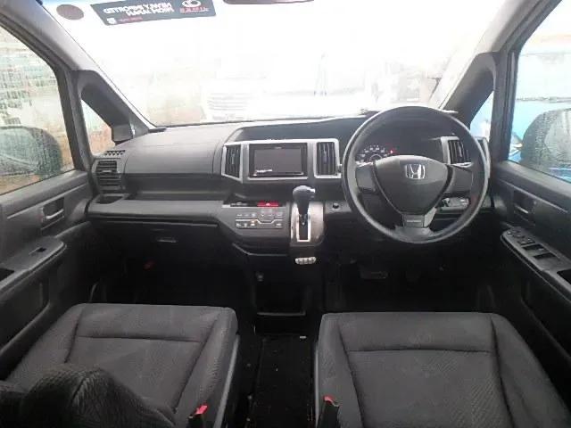 Honda Stepwgn вишневый — фото 7