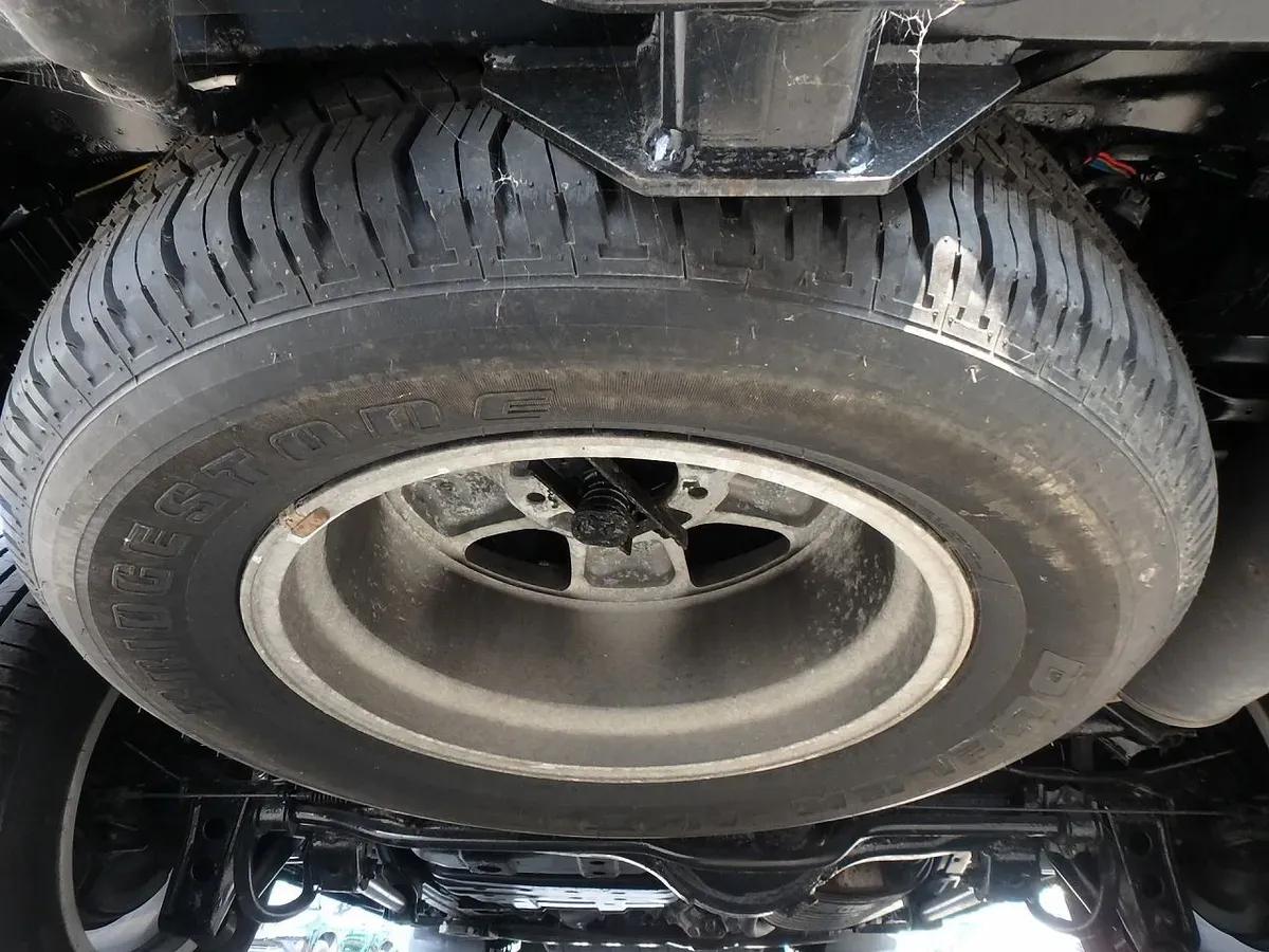 Toyota Land Cruiser черный — фото 10