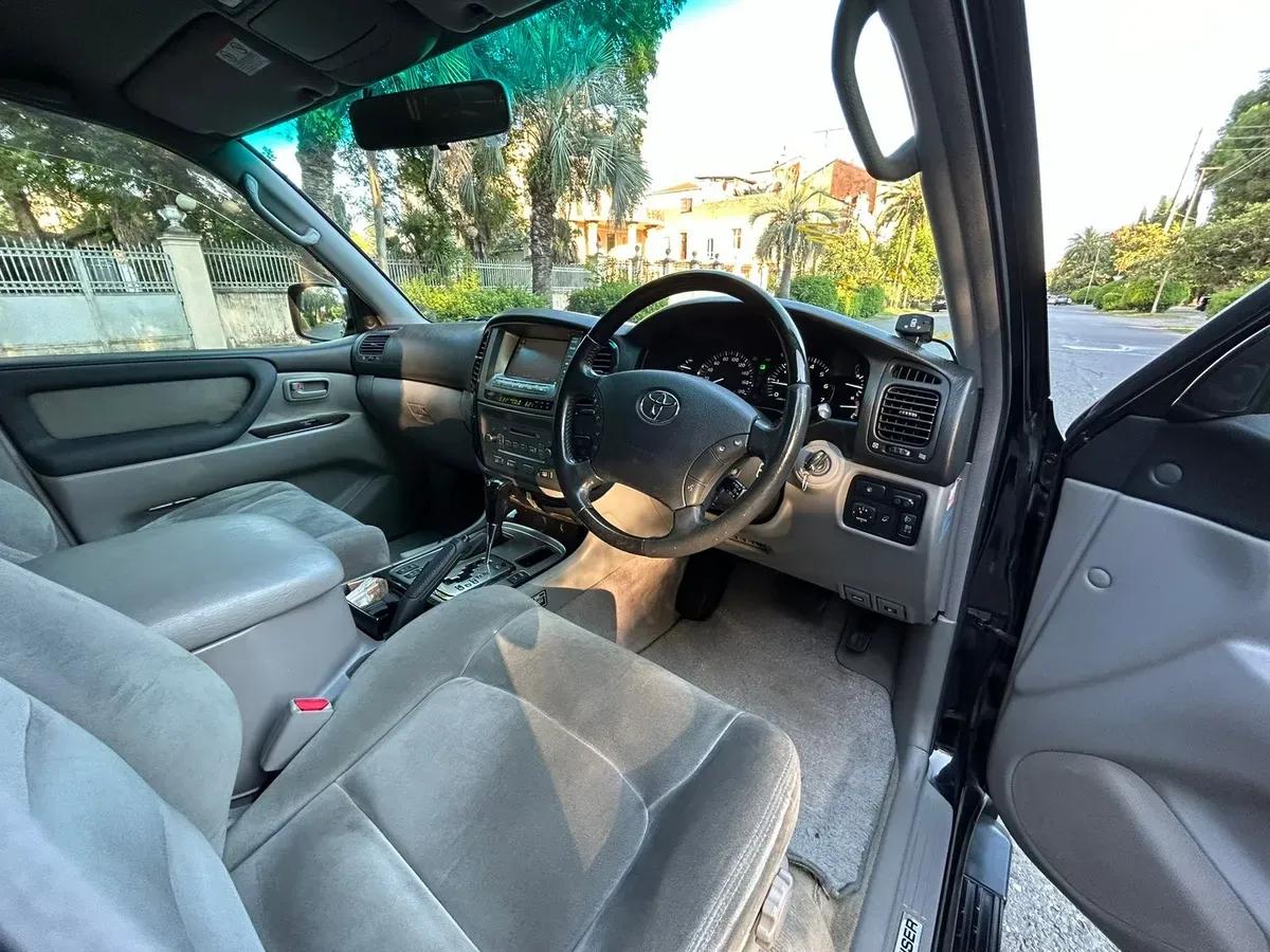Toyota Land Cruiser чёрный — фото 6