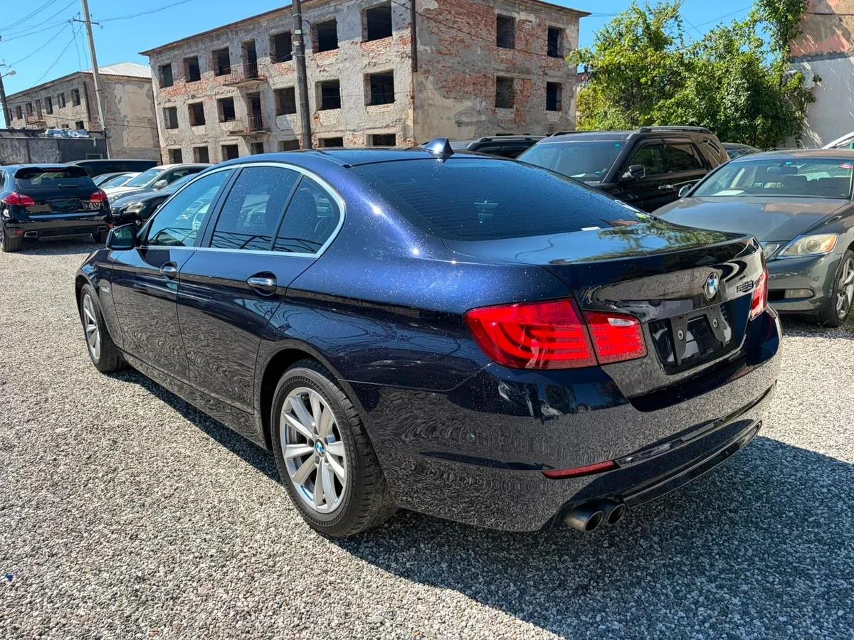 BMW 5 Series темно-синий седан — 7