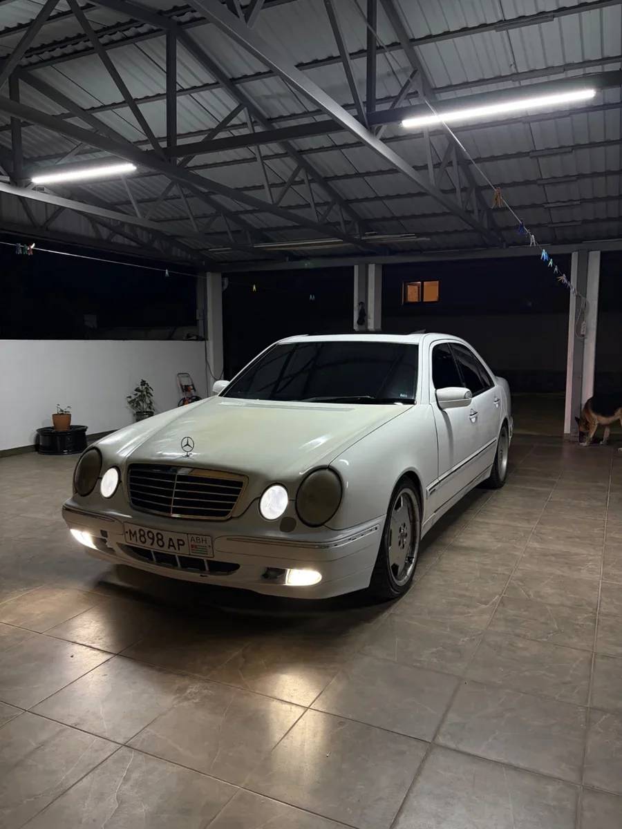 Mercedes-Benz — 1