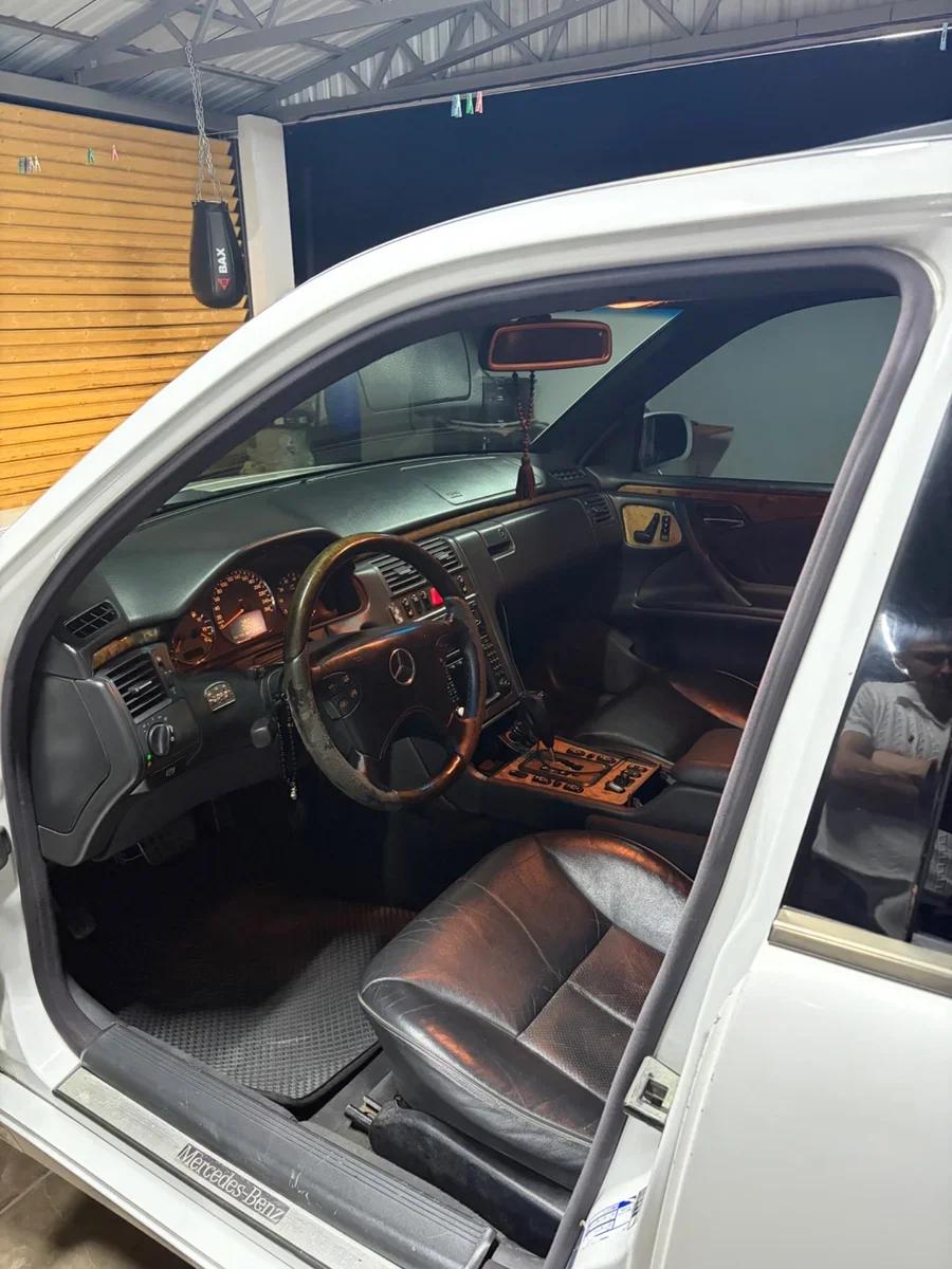 Mercedes-Benz — 6